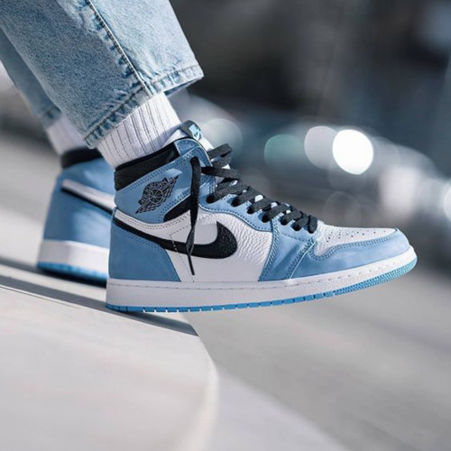 Air Jordan 1 Retro High OG 'University Blue'