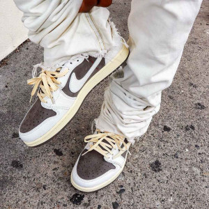 Travis Scott x Air Jordan 1 Low OG Reverse Mocha S